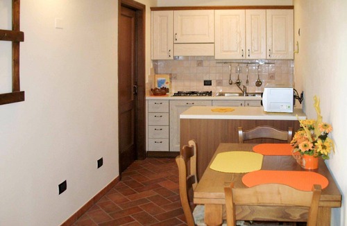Pescia Villa | Nice apartment in villa for 6 people with pool, WIFI, TV, patio and pets allowed