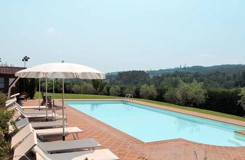 Pescia Villa | Nice apartment in villa for 6 people with pool, WIFI, TV, patio and pets allowed