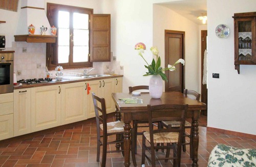 Pescia Villa | Nice apartment in villa for 6 guests with WIFI, pool, TV, terrace, pets allowed and panoramic view