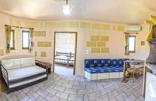 Nopigia House | Nice windmill apartments