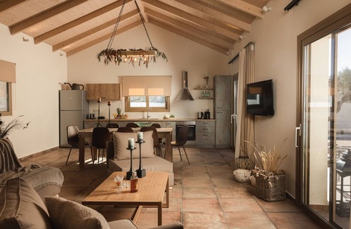 Zakynthos Town Villa | Nonos Fioro - Bougainvillea 3 Bedroom Villa