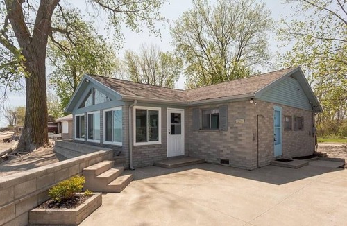Oak Harbor House | Oak Harbor Lake Erie Beachfront Cottage 2-Bedroom 1-Bath