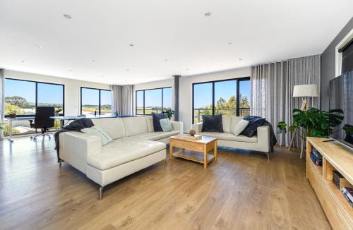 Kilcunda House | Ocean & Country Views, Spa, Pets Welcome, Fireplace - Your Ocean Oasis 10 minutes to Phillip Island