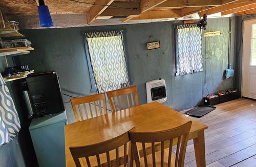 Moorestown Cabin | Off Grid cabin retreat in Falmouth/Merritt perfect for relaxing getaway