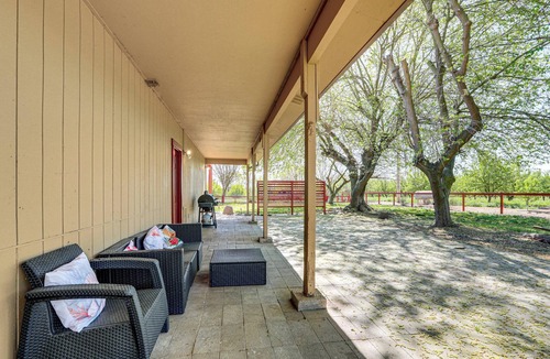 Galt Apartment | On Orchard! Peaceful Countryside Retreat in Galt