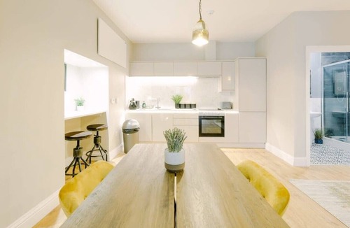 Patchway Apartment | One Bedroom Apartment Close to MOD