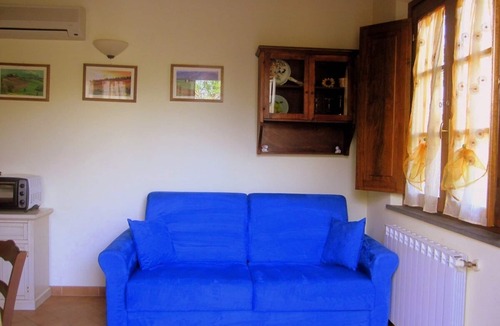 Poggio Alla Cavalla House | ORANGE APARTMENT in Poggio alla Cavalla farmhouse in the heart of Tuscany