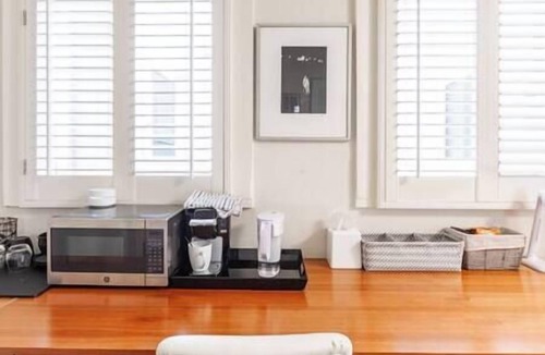 Pacific Heights Apartment | Pacific Heights Victorian Garden Bed and Bath Suite