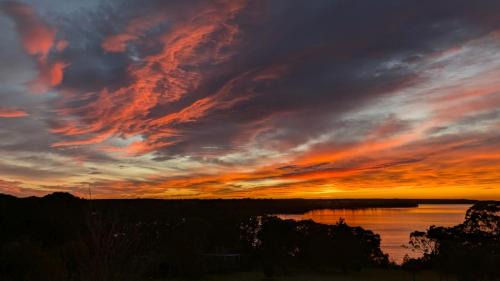 Toorloo Arm House | Paradise Point, beautiful and secluded, ocean views, 800m lake frontage