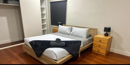 Pascoe Vale South House | Pascoe Peak Cottage -Stay Near Shops and transport