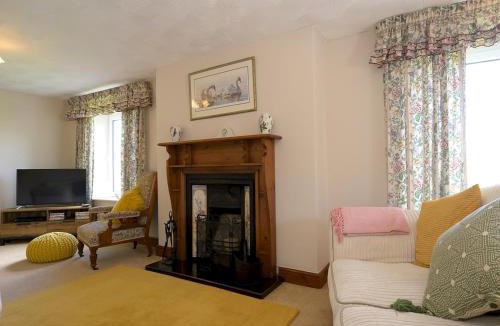 Usk House | Pass the Keys Porth Vaynor Farmhouse and Gardens