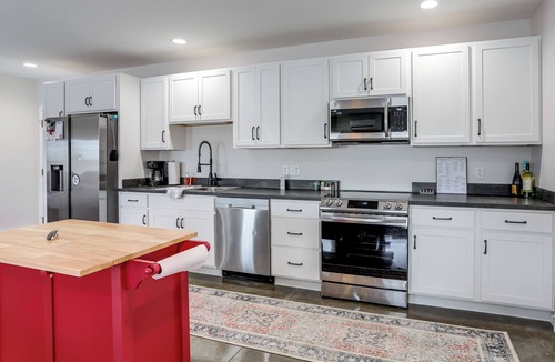 Oak Harbor House | Patio & Parking! Modern Bunkhouse Near Lake Erie