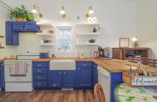 New Philadelphia Cottage | Peaceful A-Frame Cottage in the Woods/10 minutes from Amish Country