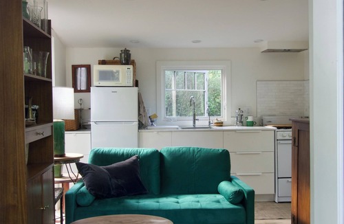Woodside Cottage | Peaceful studio cottage in the garden