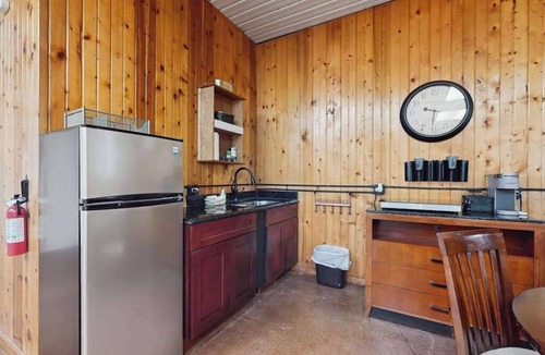 Covert House | Peaceful wooded escape w/kitchenette, gas grill, WIFI, lakes & trails nearby