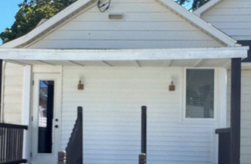 Pemberville House | Pemberville Gem near Bowling Green, Perrysburg and Toledo.