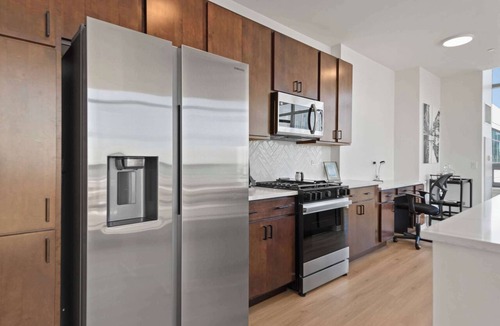 Downtown Chicago Apartment | Penthouse Escape + Vibrant West Loop Access