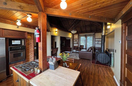 Arcata Apartment | Perfect 2-bedroom apartment in pleasant Arcata for your getaway