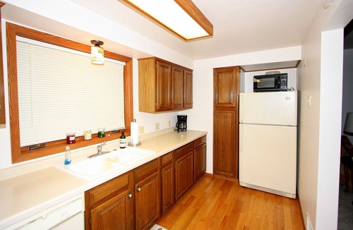 Suring Cottage | Perfect Kelly Lake Getaway 45 minutes North of Green Bay!