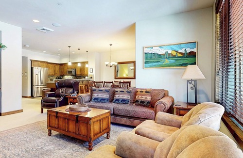 Woodwinds Condo | Pet-Friendly Bright Home on Golf Course. Gas Grill, Washer/Dryer & Hot Tub