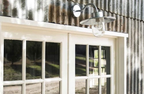Campbells Creek Cabin | Pet-Friendly Cabin Rental with Ancient Peppercorn Tree in Castlemaine, Victoria