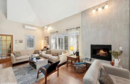 Grand Beach House | Pet Friendly Cottage in Grand Beach, Michigan