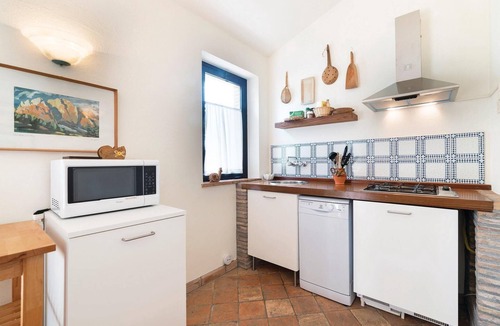 Ficulle House | Pet friendly home in Ficulle TR with outdoor swimming pool
