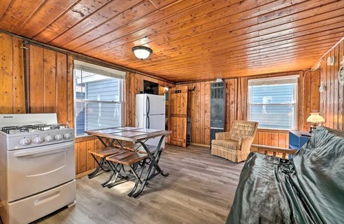 Houghton Lake Cabin | Pet-Friendly Lake Cabin with Dock & Kayaks & Fire Pit in Houghton Lake, Michigan