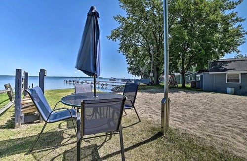 Houghton Lake Cabin | Pet-Friendly Lake Cabin with Dock & Kayaks & Fire Pit in Houghton Lake, Michigan