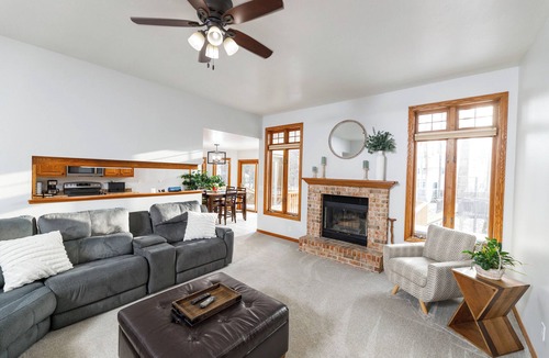 Suamico House | Pet Friendly NFL Draft Rental - sleeps 6