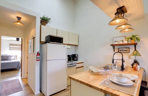 Oak Harbor Condo | Pet-Friendly Oak Harbor Condo: Walk to Lake!