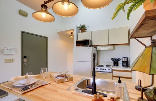 Oak Harbor Condo | Pet-Friendly Oak Harbor Condo: Walk to Lake!