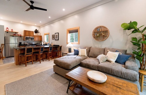 Saugatuck Cottage | Pet-Friendly Saugatuck Cottage | Hot Tub Fire Pit Dog Park
