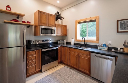 Saugatuck Cottage | Pet-Friendly Saugatuck Cottage | Hot Tub Fire Pit Dog Park