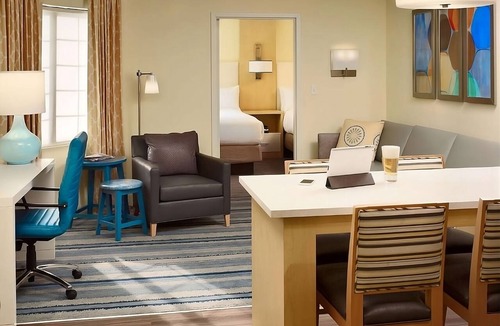 Auburn Hills Hotel | Pet Friendly Stay | Outdoor Pool | Free Breakfast | Near Riverside Park- 1.6 mi