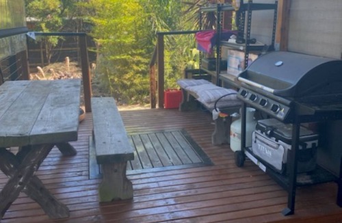 Cowes Cabin | Pet friendly Tiny bungalow - 5 minute walk to the beach!