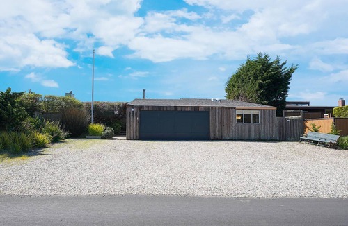 Stinson Beach House | Picturesque Beachfront Home in Seadrift