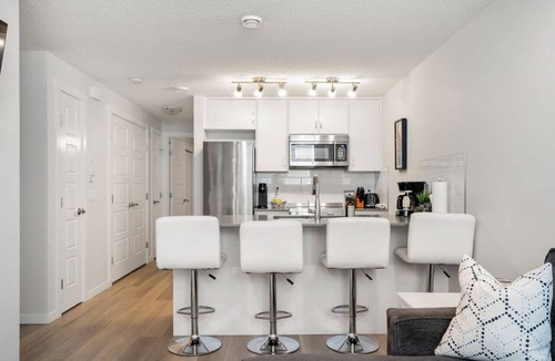 Cranston Apartment | Plume's Haven | Cozy | Pets | Bow River | Cranston