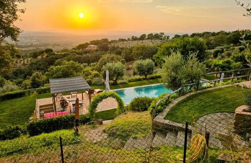 Scansano Villa | PODERE TORRICELLE 69B INDEPENDENT COUNTRY COTTAGE for max 4, pool, jacuzzi, bbq, 2 bedrooms and 1 bath, 2nd bath by pool-Upon request for extra cost, a room in main villa with private bathroom, kitchen ,bbq, see PODERE TORRICELLE 69B FULL SERVICED ROOM