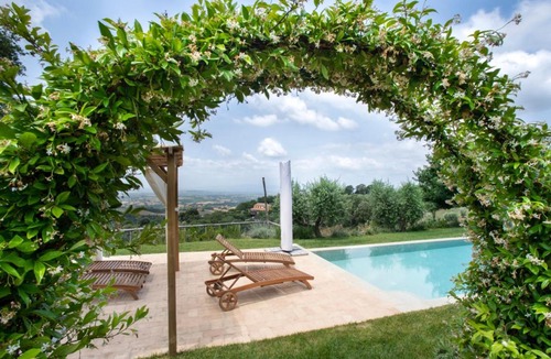 Scansano Villa | PODERE TORRICELLE 69B INDEPENDENT COUNTRY COTTAGE for max 4, pool, jacuzzi, bbq, 2 bedrooms and 1 bath, 2nd bath by pool-Upon request for extra cost, a room in main villa with private bathroom, kitchen ,bbq, see PODERE TORRICELLE 69B FULL SERVICED ROOM