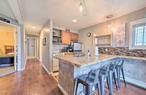 Onekama Condo | Pool + Hot Tub Access! Portage Lake Condo w/Deck