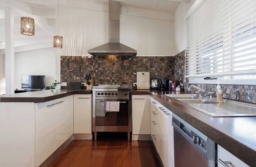 Mount Martha House | Port Philip Panorama Bayview Retreat and Pool Bliss