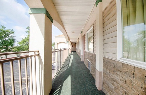 Elkhart Apartment | Premium 2 Queen Bed|Elkhart IN