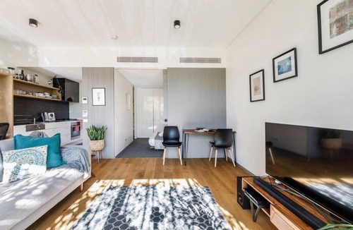 Fitzroy Apartment | Premium Executive Apt. in the Heart of Fitzroy