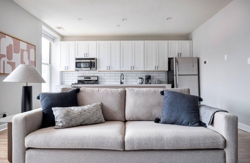 Lakeview Apartment | Premium Lakeview 2BR w/W/D, nr Wrigley Field & Lake, by Blueground