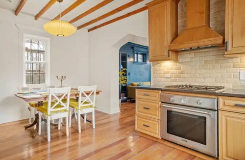 Roscoe Village House | Prime 4 BR Sleeps 13, Chef Kitchen, 8 Blks to Wrigley, 15min Train to Mag Mile