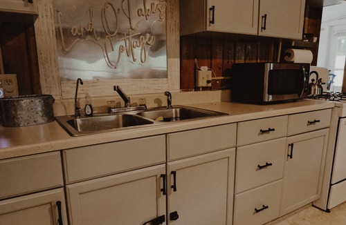 Greenbush Cabin | Private 2 Bedroom Pet Friendly Cabin Escape w/Hot Tub in Greenbush, Michigan