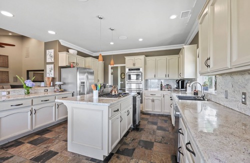 Newcastle Resort | Private Auburn Pool & Spa Retreat Sleeps 10+ Dogs Sunsets Wineries