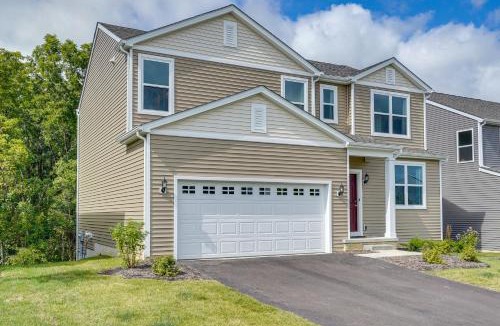 Johnstown House | Private Backyard! Spacious Home 25 Mi to Columbus