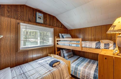 Ludington House | Private Community Beach! Family Cabin in Ludington